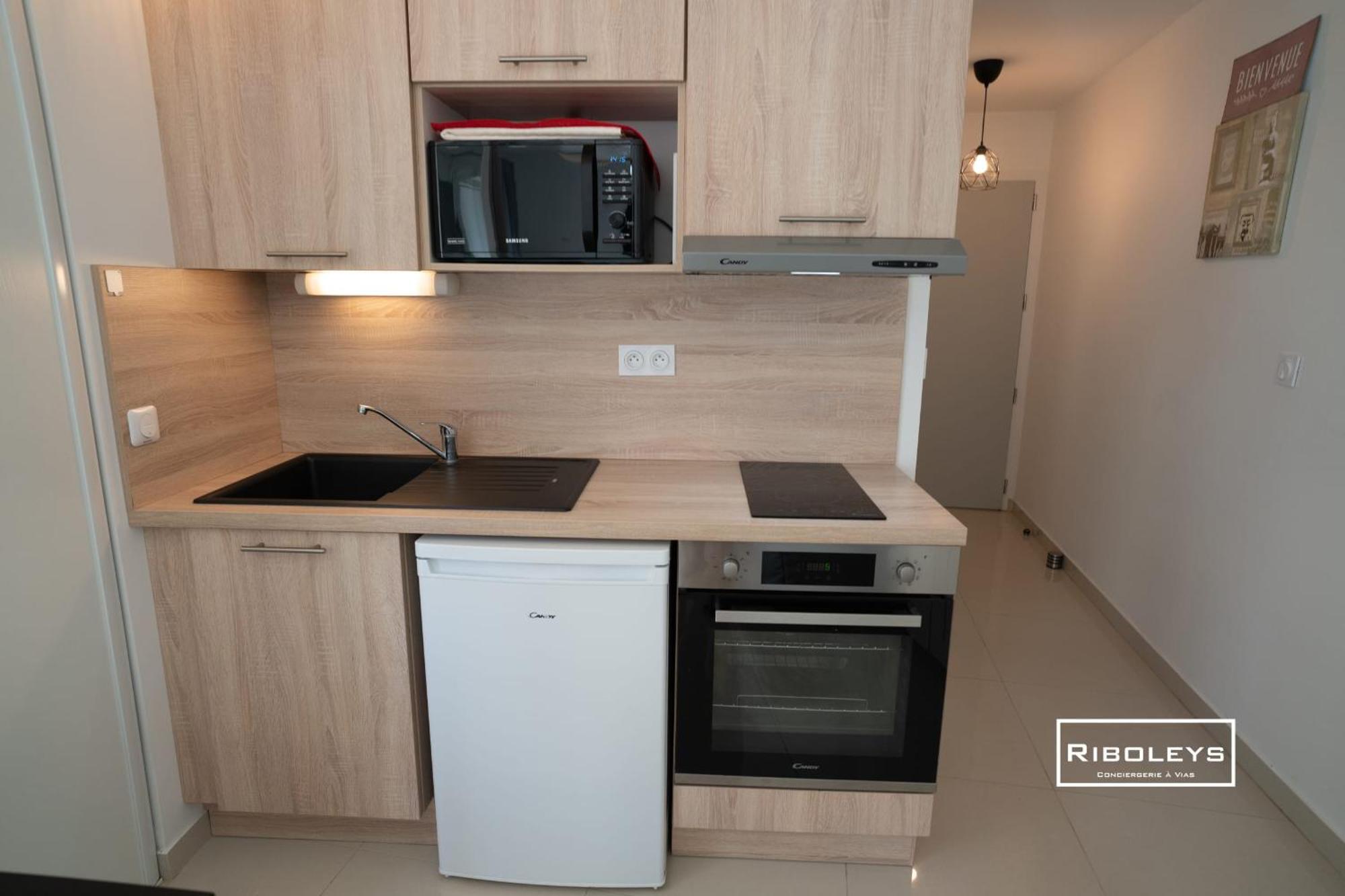 - Superbe T1 à 100m De La Appartement